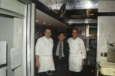 「Le Bernardin」法式海鮮食府總廚Eric Ripert及戴眼鏡的副總廚招待筆者參觀廚房。