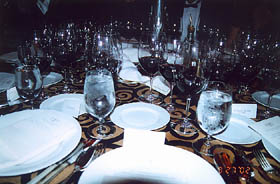 Clos Du Val 酒莊三十周年慶賀，大排筵席，挑選三個年份的精品紅酒奉客。