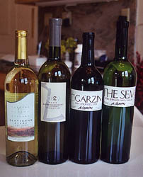 Cosentino 另四支出品，右起為本牌 "The Sem " 2000  Semillon 、 "Cigarzin" 2001 Zinfandel 、 第三支是 CE2V 牌 2001 Sauvignon Blanc ，然後是 Crystal Valley Cellars 牌的 2001 Sauvignon Blanc