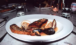 紐西蘭鯛魚搭燴蜆和淡菜 ( New Zealand Snapper with clams and mussel stew )