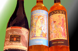 加州中海岸 Mosby Winery 專門釀製意大利式酒飲，最近上市者右起為千禧○二年 2002 Pinot Grigio 及 2002 Cortese兩支白酒，左首紅酒 Michel Roc 採用法國南部根種葡萄，是唯一例外。